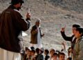 د پوهنې وزارت نوی پلان؛ د ښوونځیو له لومړي تر درېیم ټولګي جوماتونو ته لیږدول کیږي