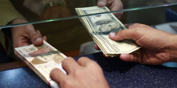 پاکستان؛ تېرو پنځو میاشتو کې څلورنیم میلیارده ډالر پوروړی شوی