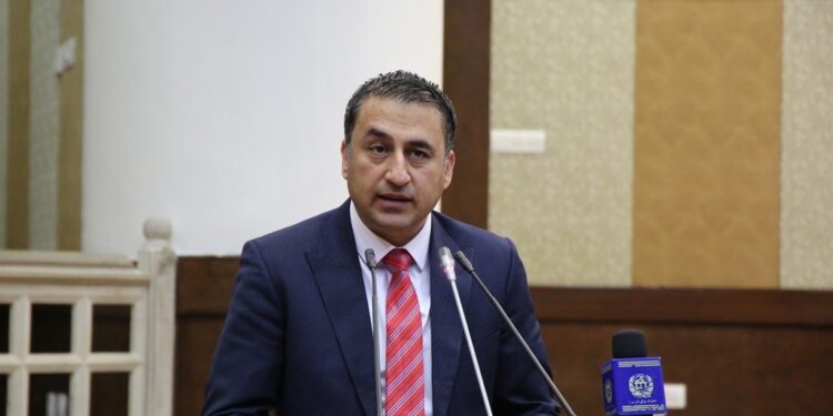 سراج: طالبان هڅه کوي خپله رهبري افغانستان ته راولېږدوي