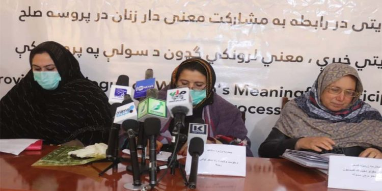 افغان مېرمنې: د سولې په خبرو کې دې د ښځو حقونو ته پام وشي