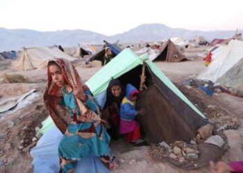 هېواد کې روانو جګړو ۱۸ زره کورنۍ بې ځایه کړې