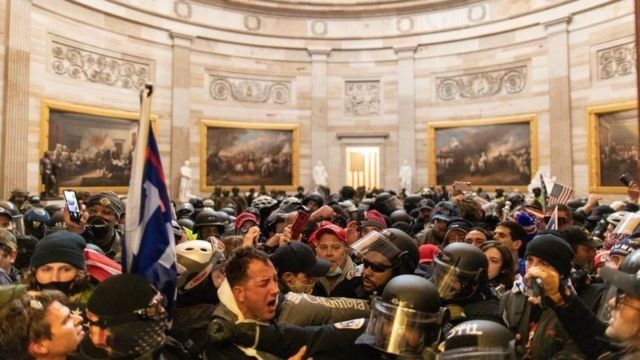 پر کانګریس یرغل؛ استازو مجلس د ټرمپ د استیضاح په تیاریو بوخت دی