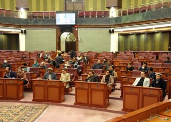 ولسي جرګه: حکومت دې له هوايي ډګر د پیسو لېږد په اړه وضاحت ورکړي