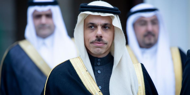 سعودي: امریکا او اروپا سره د ایران پر فعالیتونو خبرې کوو