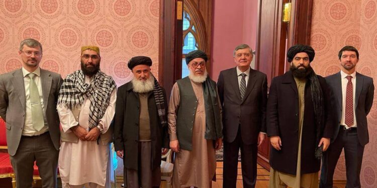 د مصالحې شورا: طالب استازي د خبرو پر ځای په سفرونو بوخت دي