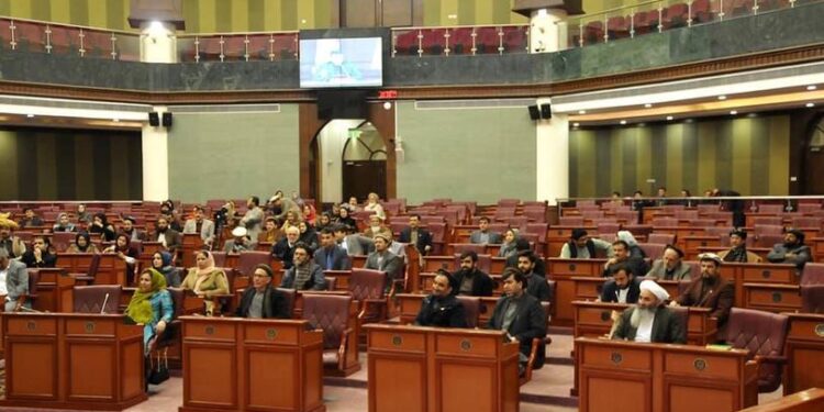 وکیلان: امنیتي مسوولین د خلکو د امنیت په تامین کې ناکام دي