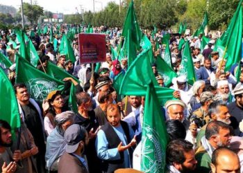 ارګ ته د حکمتیار خبرداری؛ هوکړه عملي کړی، کنه د واک ترپایه مو محاصره کوو