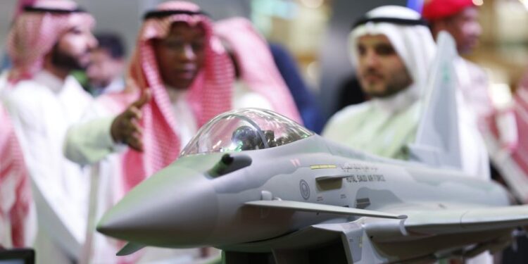 سعودي پر خپلو نظامي صنایعو ۲۰ میلیارده ډالر پانګونه کوي
