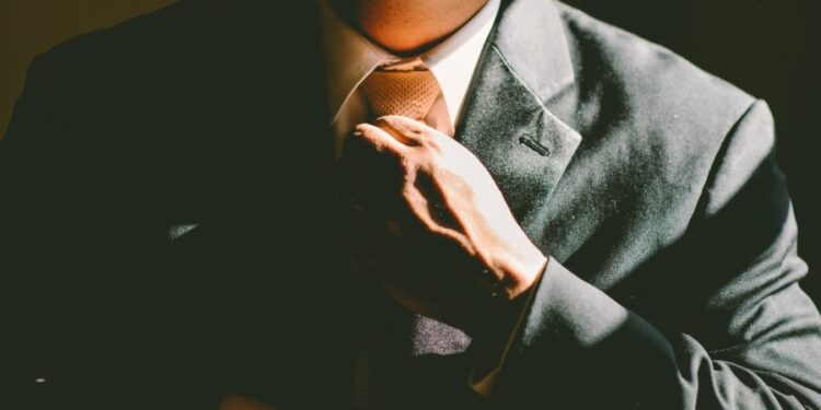 مناسبې جامې اغوستل او مثبت اغېز یې