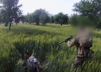 څوک د اسټراليايي ځواکونو پر جنګي جنايتونو پرده غوړوي؟