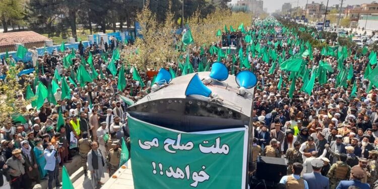 حکمتیار: حکومت خپل باور بایللی او د واک لېږد لپاره باید چمتو شي