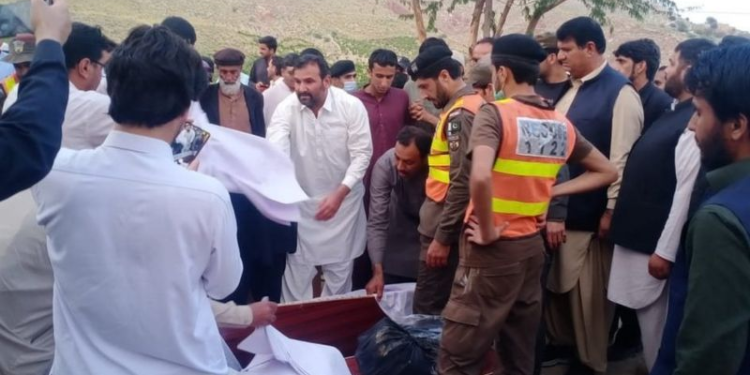 لس کاله وروسته؛ پښتونخوا کې د ورکو ۱۶ کارګرو مړي موندل شوي