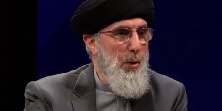 حکمتیار: ځینې استخباراتي کړۍ هېواد کې د جګړو لپاره چمتووالی نیسي
