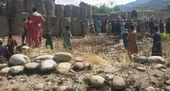 لغمان کې امنیتي پوستې؛ د قومي مشرانو په منځګړیتوب طالبانو ته سپارل شوي