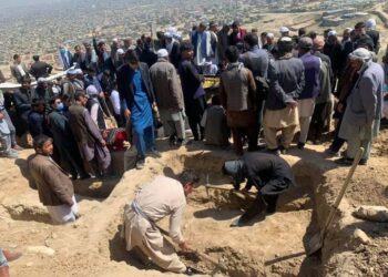 عیني شاهدان: پرونۍ پېښه کې ۸۰ تنه وژل شوي او تر ۱۵۰ ډېر نور ټپيان دي