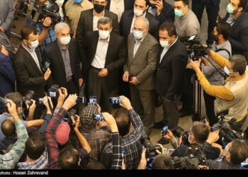 ایران کې ولسمشریزې ټاکنې؛ احمدي نژاد هم د روان کال په ټاکنو کې نوماند دی