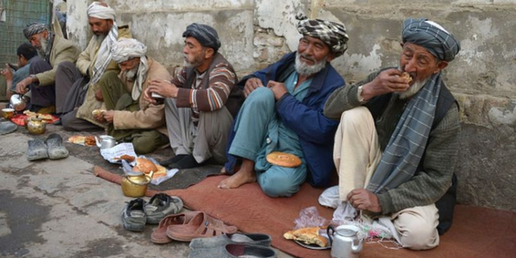 د افغانستان لوړه سلنه وګړي د خوړو خوندیتوب نه لري