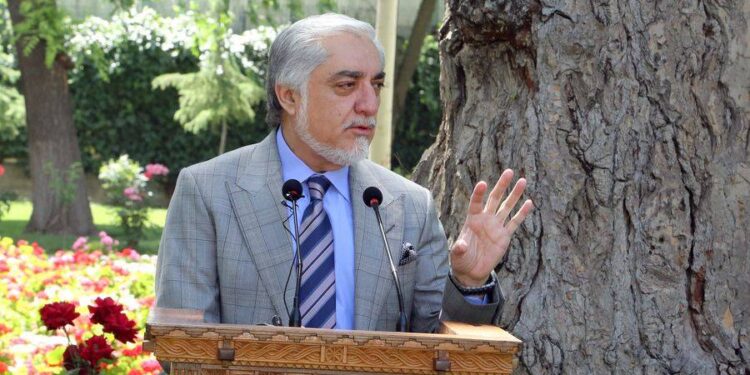 عبدالله: د ولسوالیو پرېښودل د یو منظم پلان برخه نه ده