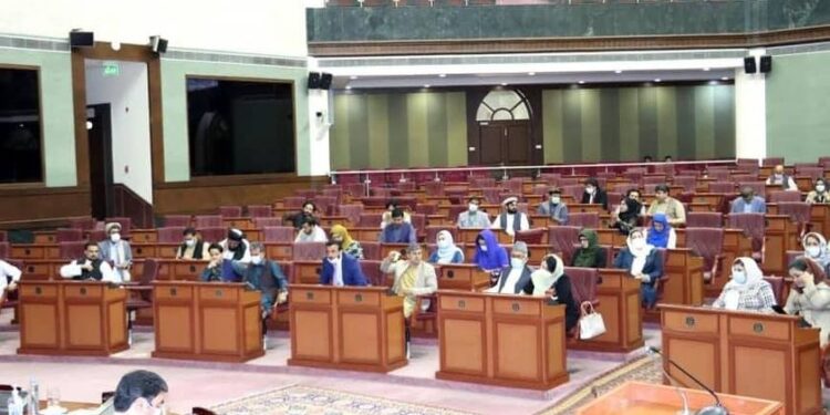 وکیلان: ملیشې جوړول به یوازې وراني او جګړې راولي