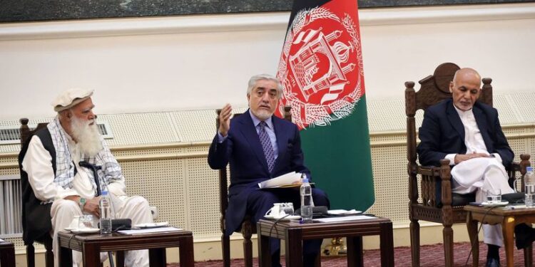 عبدالله: جګړه دروازو ته رارسېدلې، نور چوپ نه پاتې کېږو
