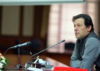 عمران خان: که طالبان په زور واک ته ورسېږي خپله پوله ورسره تړو