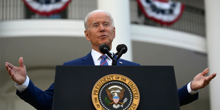 جو بایډن: ژر به له مرګوني ويروس د امریکا ازادي اعلان کړم