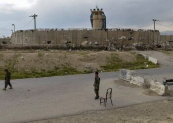 د بګرام اډې ځينې برخې د خلکو له خوا لوټل شوې دي