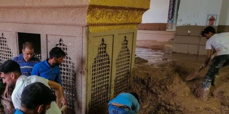 په ایران کې سختو سیلابونو راوتلو درنه مرګ ژوبله اړولې