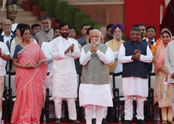 د کرونا وبا پراختیا؛ مودي د خپلې کابینې دوولس غړي له دندو ګوښه کړل