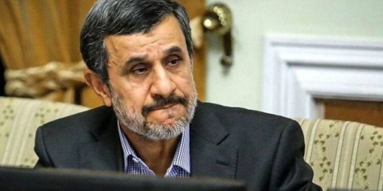 احمدي نژاد طالبانو ته: ستاسې کړنې افغانستان ورانوي، ګټه مو زبرځواکو ته رسېږي