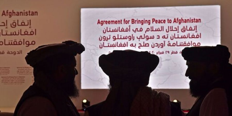 ګارډین: د افغانستان پر نیمایي ولسوالیو طالبان کنټرول لري
