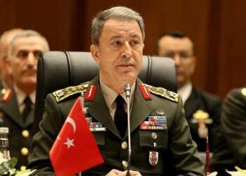د ترکیې دفاع وزیر طالبانو ته: ترکي سرتیري اشغالګر نه بلکې د افغانانو ملګري دي