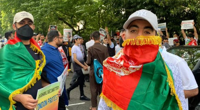 په واشنګټن او لندن کې ؛ لسګونه افغانانو د پاکستان پر ضد لاریون کړی