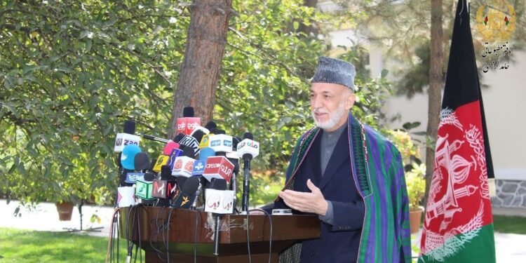 حامد کرزی طالبانو او حکومت ته؛ پردۍ دسیسه روانه ده، د سولې فرصت مه ضایع کوئ