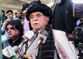 اڅکزی: پاکستان دې افغانستان کې د روانې جګړې له ملاتړ لاس واخلي
