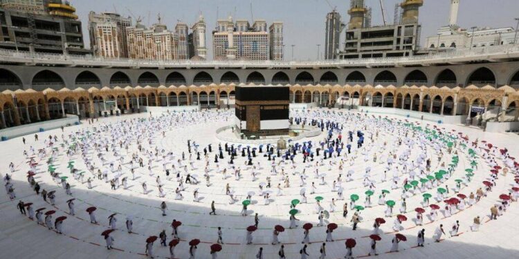 سعودي عربستان: یوه میاشت کې تر دوو میلیونو عمره کوونکي راتللی شي