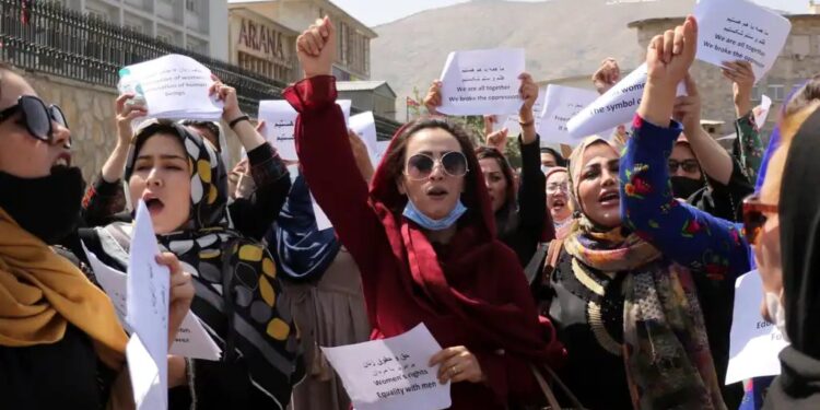 شاهین: ښځې له خپلو حقونو؛ نه بې برخې کېږي امریکا دې لاسوهنه نه کوي