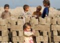 یونسیف: افغانستان کې لس میلیونه ماشومان بشري مرستو ته اړتیا لري