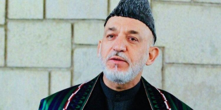 حامد کرزی: د پخواني نظام سقوط د افغانستان په خیر نه شو