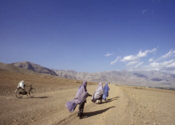 نیویارکر:امریکا کلیوالې ښځې بمبارولې،ښاري ښځو ته یې حقوق غوښتل