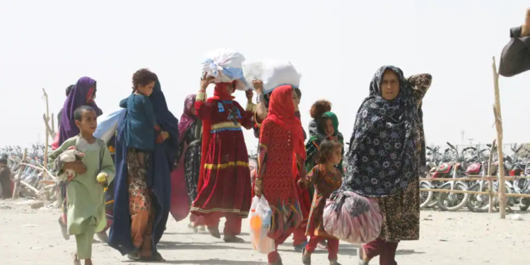 راستنېدونکي کډوال: چمن کې مو پاکستاني پولیس ځوروي