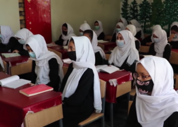 د کندوز تر څنګ؛ په بلخ کې هم د ښوونځیو دروازې د نجونو پر مخ پرانیستې دي