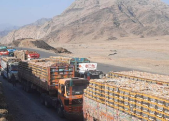 سوداګر: د لارو بندېدو له امله مو تازه میوې د خرابېدو په حال کې دي