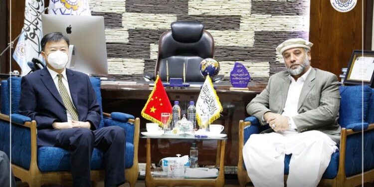 چین او افغانستان؛ د سوداګرۍ برخه کې د شته ستونزو پر حل خبرې کړې