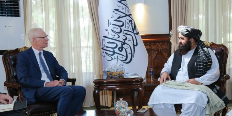 متقي د افغانستان لپاره د بریتانیا له ځانګړي استازي سره لیدلي