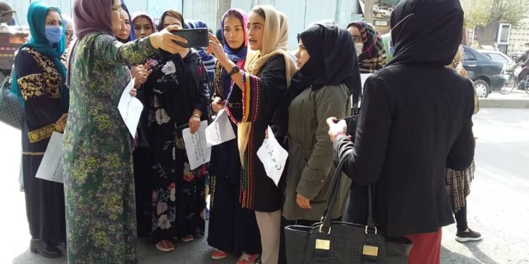 ښځینه فعالانې: نړۍ دې زموږ پر حقونو سترګې نه پټوي