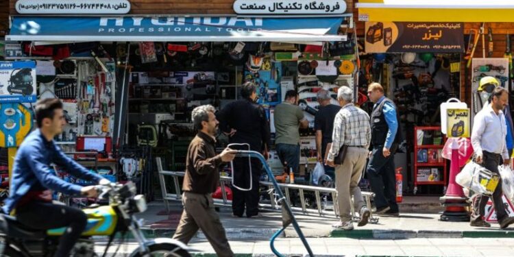 ښايي افغان پانګه وال له ایران خپلې پانګې او شتمنۍ وباسي