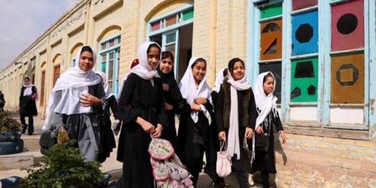 هرات کې د نجونو ښوونځي بېرته پرانیستل شوي