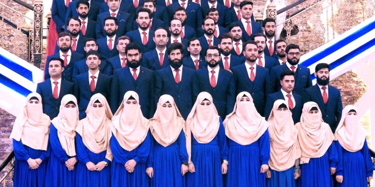 کندهار؛ له یو خصوصي پوهنتونه د نجونو په ګډون ۶۰ ډاکتران فارغ شوي