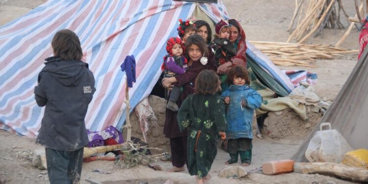 ملګري ملتونه: راروان ژمی افغانستان د بشري فاجعې خوا ته روان دی